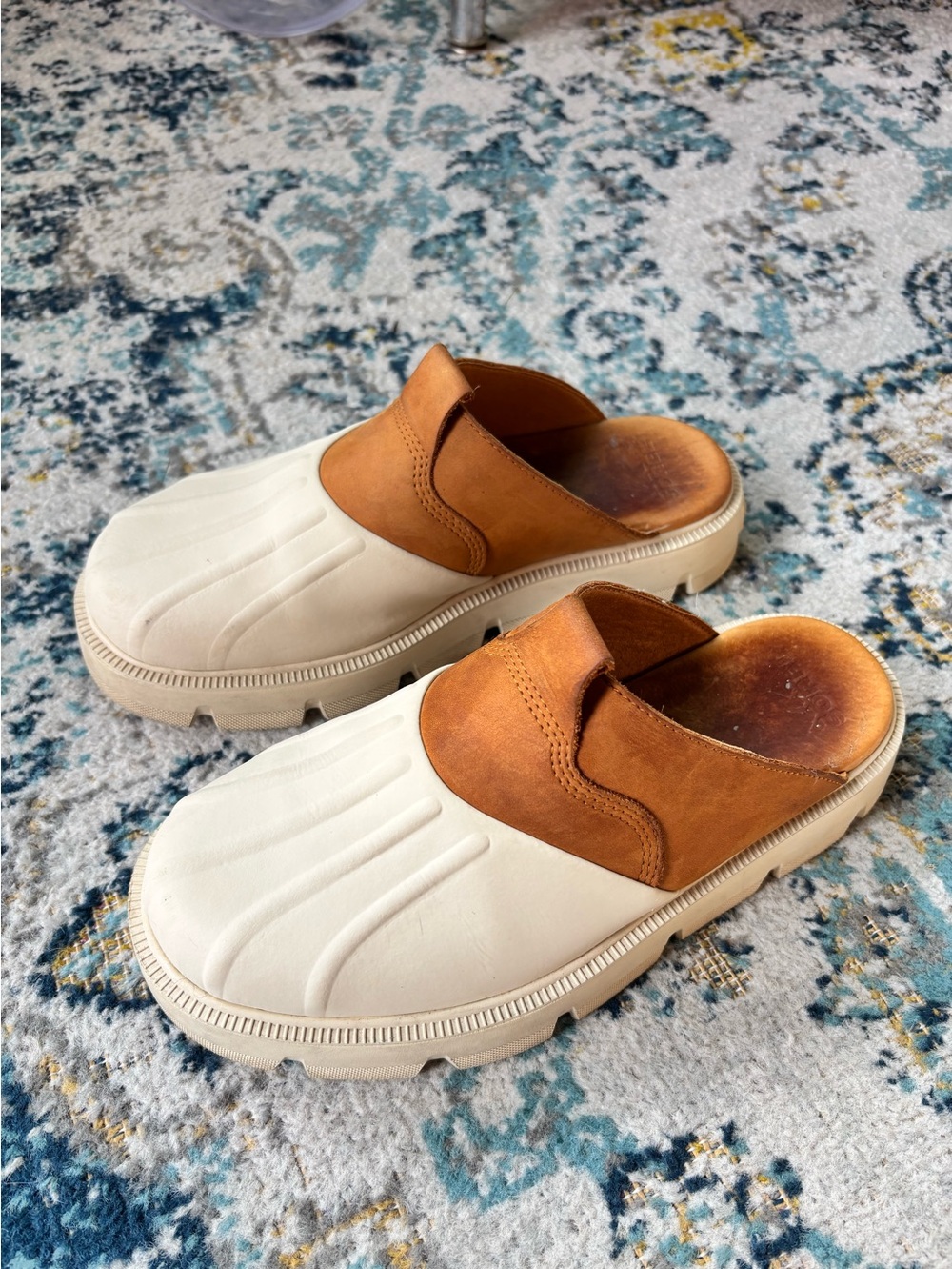 Sorel Two-Tone Tan and Cream Mule Clogs